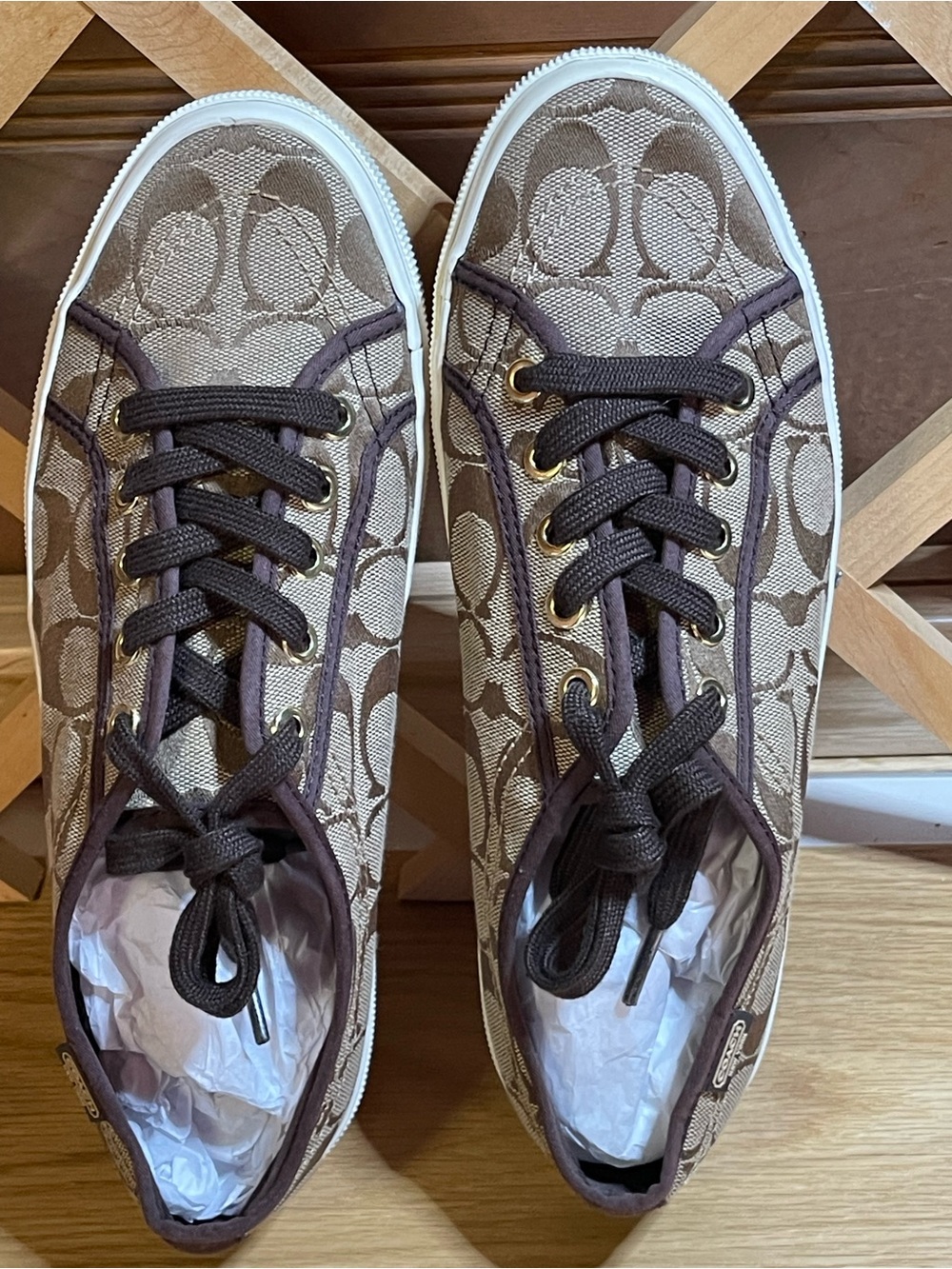 Authentic Coach New York A3851 “ Kalyn “ Sz 9B /Classic Canvas low- top Sneaker